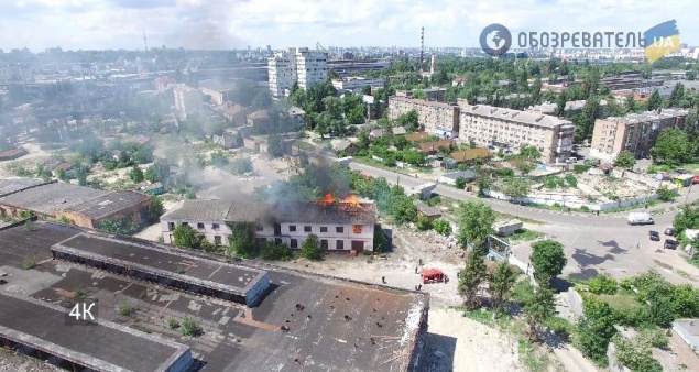На Набережно-Рыбальской в Киеве произошел крупный пожар (фото, видео)