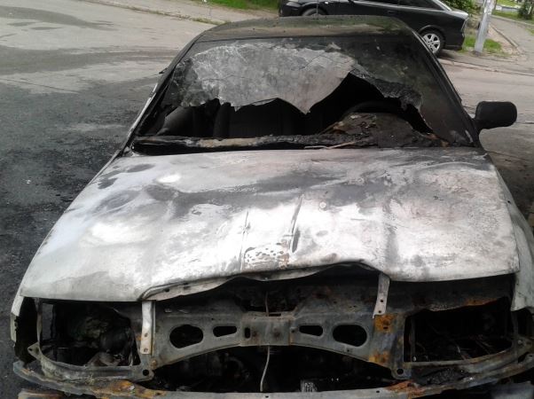 В Киеве ночью сгорели три автомобиля