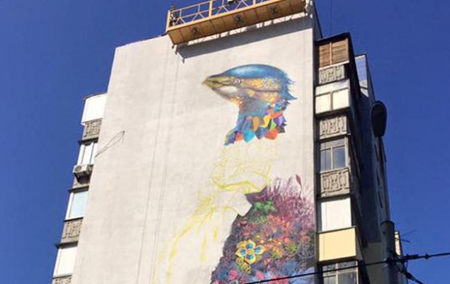 В Киеве украли краски у художника, создающего “птичий” мурал