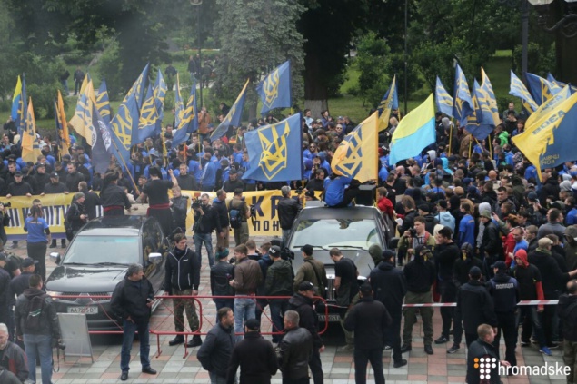 В Киеве завершился марш “Азова” против выборов на Донбассе (фото, видео)