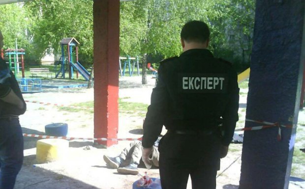 В Дарницком районе Киева на детской площадке обнаружили труп