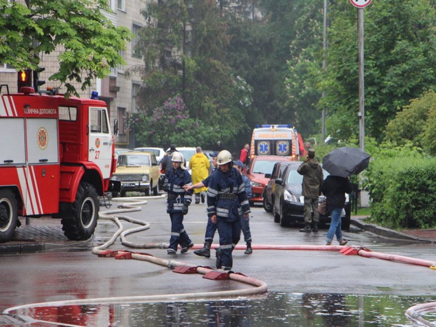 На Грушевского в Киеве во время пожара спасли 16 людей (фото, видео)