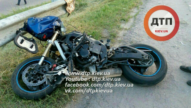 Мотоцикл Сузуки врезался в попутный ВАЗ на трассе Киев-Одесса: двое погибших