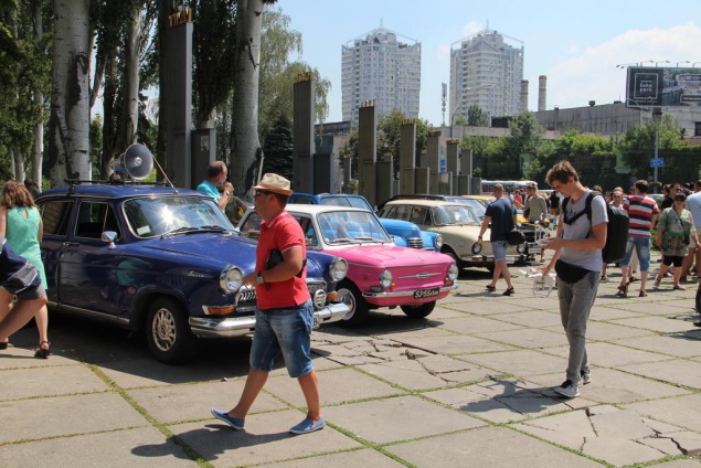 В Киеве прошел парад ретро техники (фото)