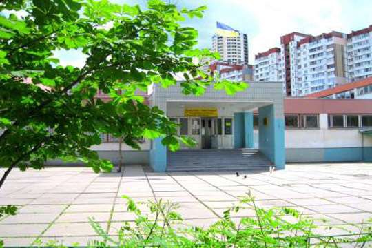Строитель многофункционального комплекса в Голосеевском районе утеплит родную школу зама Кличко за 25 млн гривен