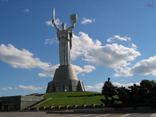 В Киеве не будут сносить памятник Родине-матери