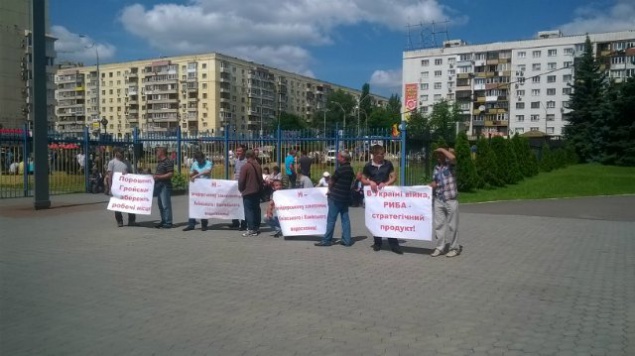 Рыбаки требуют от областных депутатов отменить мораторий на вылов рыбы на Киевском море (фото)