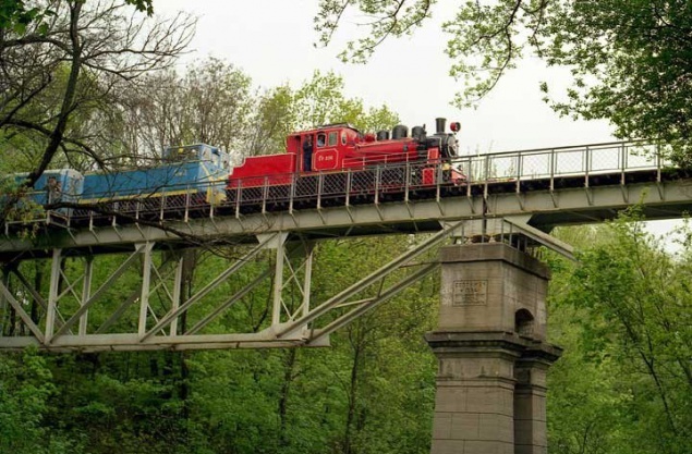 Киевлянин упал с моста детской железной дороги