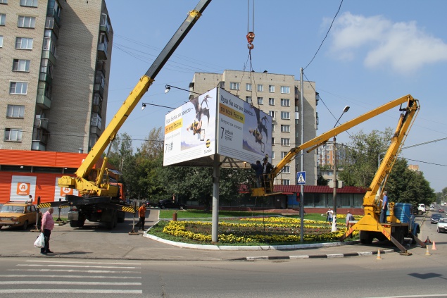 За июнь в Киеве демонтировано около 700 незаконных рекламных носителей