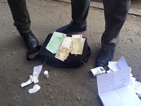 В Киеве на взятке 8,5 тыс. евро задержан следователь Голосеевского управления полиции