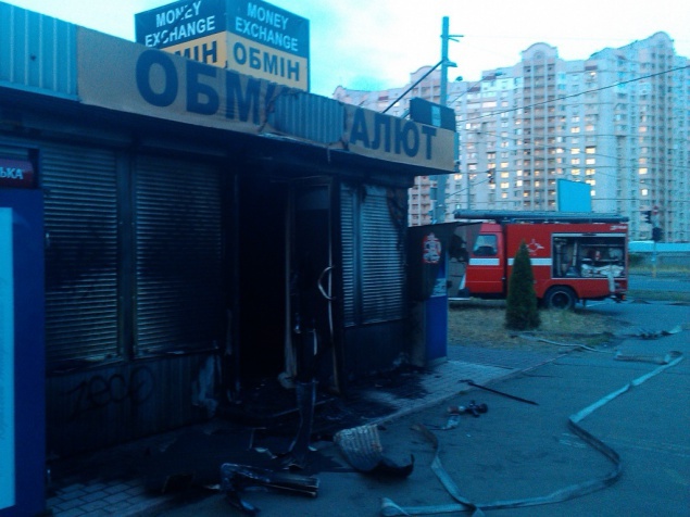 Киевская полиция открыла уголовное дело по факту пожара в двух нелегальных обменниках