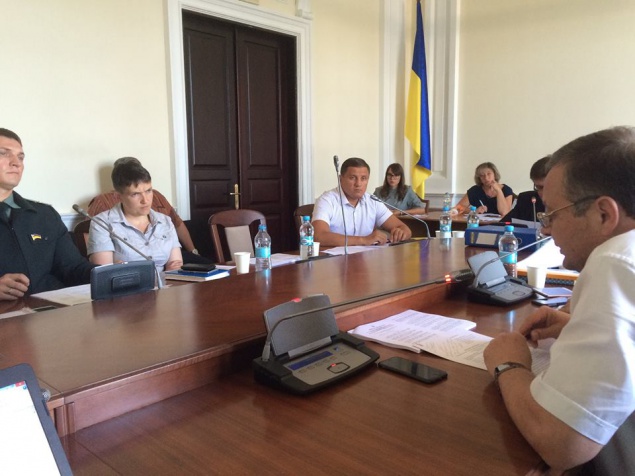 Надежда Савченко пришла на заседание комиссии Киевсовета поддержать создание Центра помощи участникам АТО