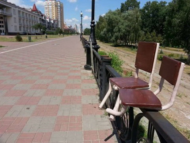 На Оболонской набережной в Киеве появился новый арт-объект