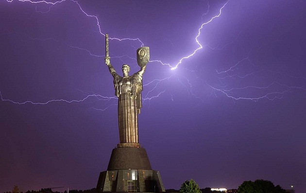 Штормовое предупреждение: в Киеве во вторник ожидаются грозы и град
