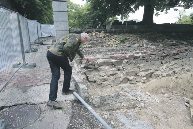 Часть раскопанного дворца князя Владимира в Киеве засыпали землей