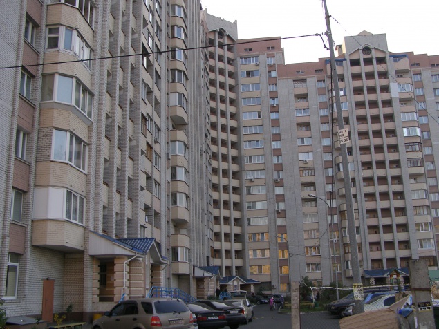 Депутат Киевсовета предложил выделить 1,3 млн гривен на ремонт входных дверей в шести столичных домах