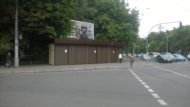 В Киеве на место снесенных МАФов поставили новые