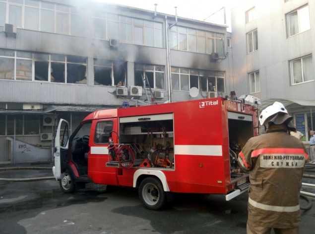 На левом берегу в Киеве горел офисный центр (фото)