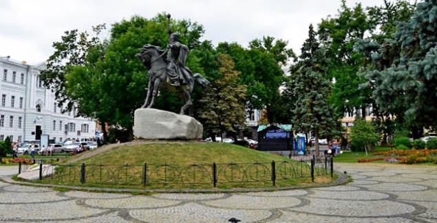 В Киеве помоют памятник гетману Сагайдачному к 25-й годовщине Независимости Украины