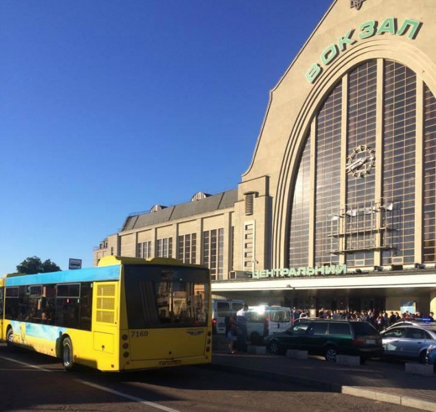 В Киеве закрывают автобусный и троллейбусный маршрут