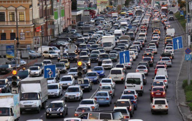 Движение транспорта в Киеве парализовано: пробки достигли 7 баллов