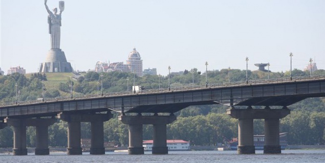 В столице на мосту Патона ограничат движение до конца недели
