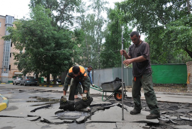 На ремонт межквартальных проездов в Киеве выделили 100 млн гривен