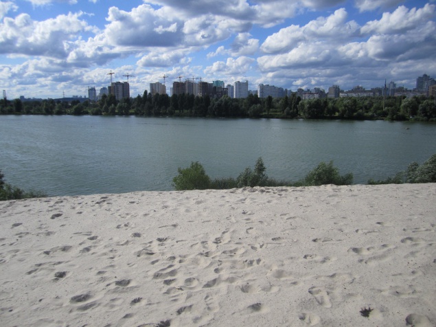 Киевские активисты-экологи полностью восстановили озеро Малый Небреж на Позняках