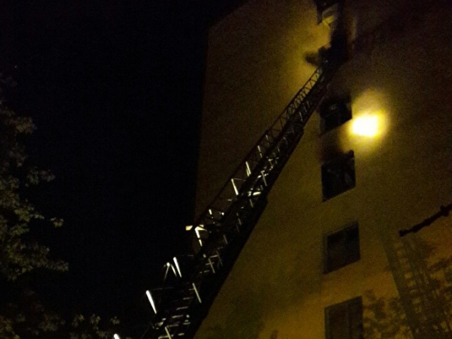 В Киеве ночью горел 9-этажный жилой дом: спасено 8 человек