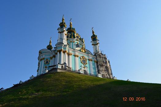 В Киеве сняли леса с колонн Андреевской церкви