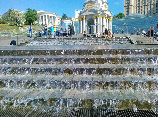 В Киеве на Майдане Независимости завтра запустят отремонтированный Каскадный фонтан