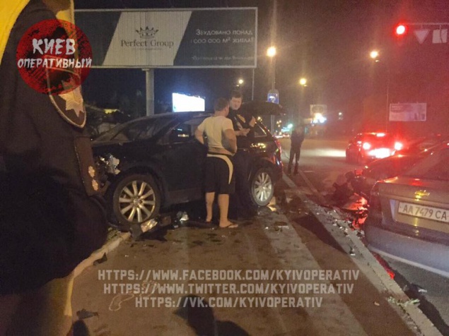 Масштабное ДТП в Киеве: пьяный водитель протаранил на светофоре три авто (фото)
