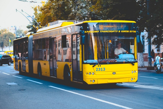 Завтра общественный транспорт в центре Киева изменит маршрут из-за забега