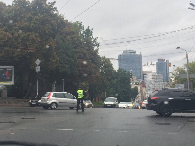 В правительственном квартале в Киеве с утра отключили светофоры