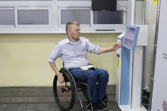 Первый разработанный для инвалидов терминал для оплаты судебного сбора установлен в Киевском апелляционном админсуде