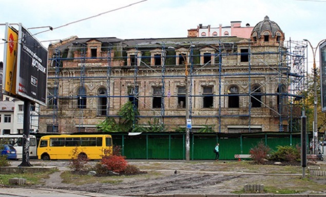 Прокуратура Киева требует вернуть в коммунальную собственность исторический дом на Подоле