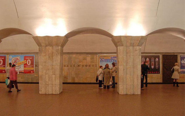 В Киеве нетрезвый пассажир упал под поезд метро (фото)
