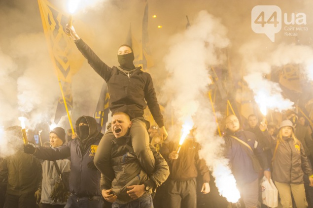 Сначала партия, потом - факельное шествие по Киеву (фото, видео)