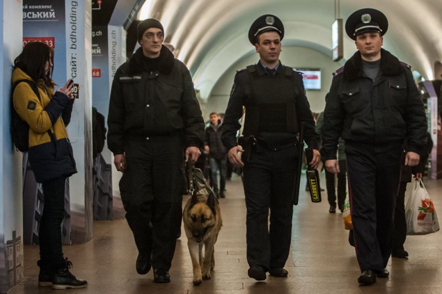 Киевский метрополитен планирует вооружить сотрудников для защиты от агрессивных пассажиров