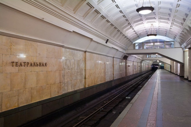 На столичной станции метро “Театральная” умерла женщина