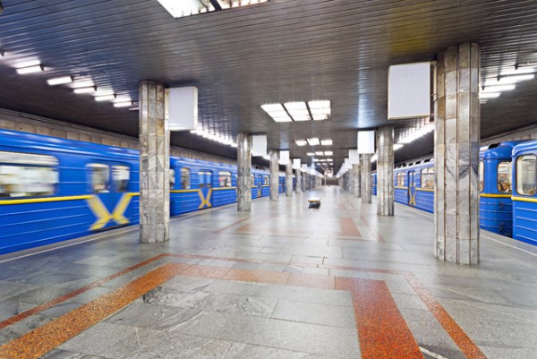 Станцию метро “Петровка” в Киеве закрыли из-за сообщения о минировании