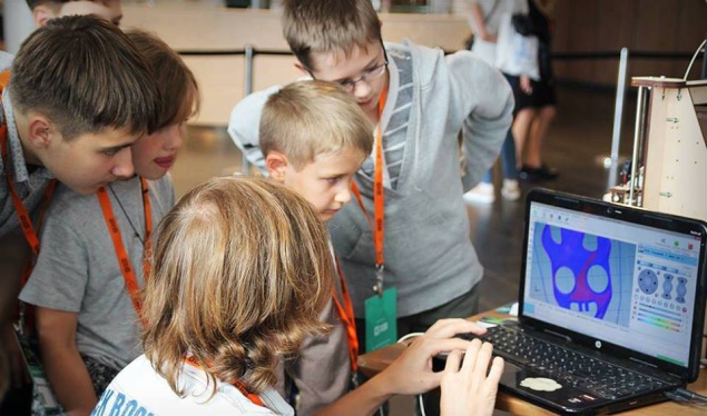 В Киеве в октябре откроют пять школ робототехники