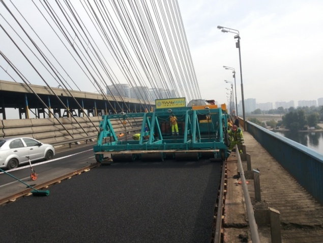 Киевавтодор обещает закончить ремонт Южного моста до конца недели