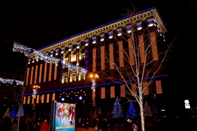 Киев уже начали украшать к Новому году (фото)