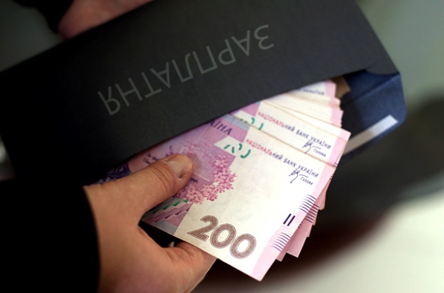 8705 гривен - размер средней номинальной заработной платы в Киеве в сентябре 2016 года