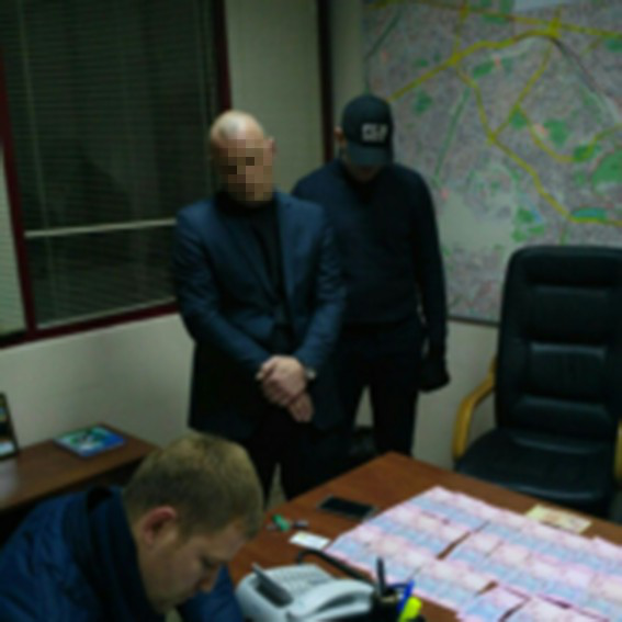 СБУ задержала за вымогательство начальника отдела благоустройства одной из киевских РГА