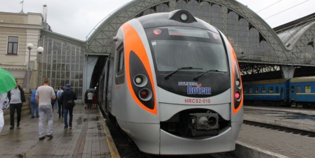Из-за падения спроса в Киеве отменяют 5 скоростных поездов - но только в новогоднюю ночь