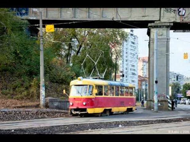 В связи с окончанием ремонта на ул. Автозаводской в Киеве 4 остановки трамвая вернут на прежнее место
