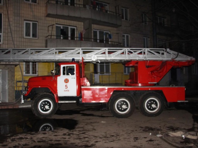 В Киеве горело общежитие: эвакуировано 77 человек (фото)