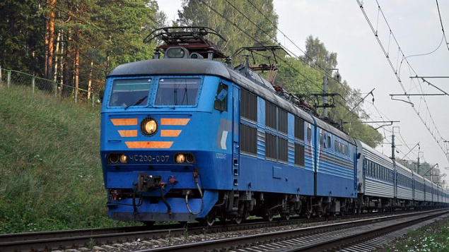 В Киеве поезд сбил двоих мужчин: один погиб